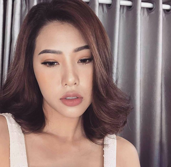 Sau 2 năm sâu đậm, Văn Lâm và Ngọc Tuyền bất ngờ "đường ai nấy đi" vào năm 2016. Không lâu sau đó, thủ thành của tuyển Việt Nam hẹn hò với Thương Võ, cô gái có giọng hát say đắm lòng người.