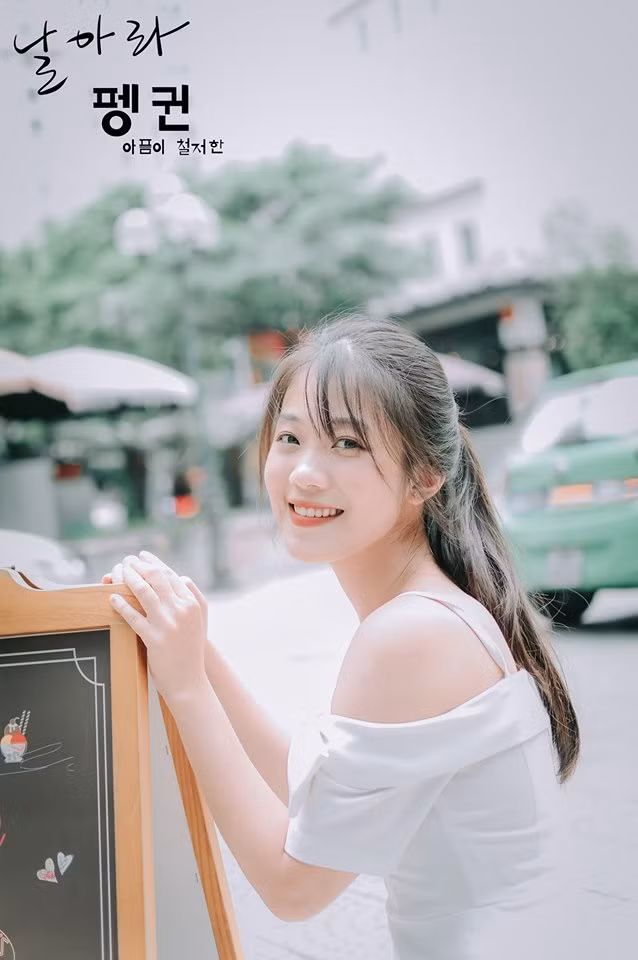 Ngay lập tức, danh tính của cô bạn này đã được tìm ra. Cô là Nguyễn Linh An (SN 2000) hiện đang là sinh viên năm 2 ngành Luật thương mại quốc tế, trường Đại học Ngoại thương.