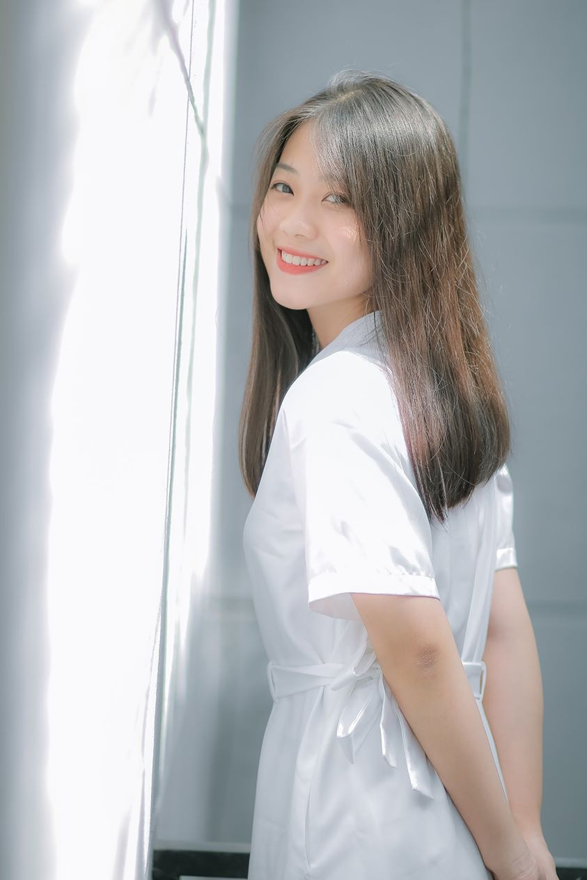 Đam mê nhiếp ảnh nhưng Linh An vẫn đặt việc học tập lên hàng đầu. Cô nàng cũng tham gia câu lạc bộ nhảy của trường Đại học Ngoại thương để làm quen với các bạn cùng trường.