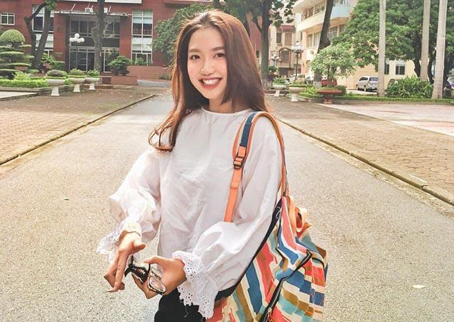 Đặng Thị Hà Vy (sinh năm 2001) đến từ Lạng Sơn được chú ý nhờ gương mặt xinh xắn, đôi mắt to tròn cùng nụ cười "tỏa sáng cả 1 vùng trời".