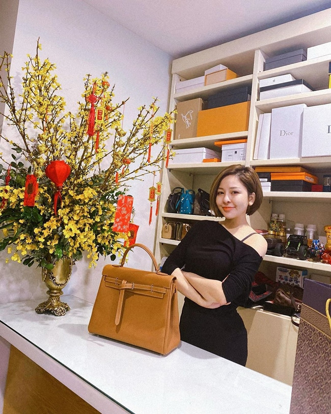 Hiện tại, Trâm Anh đã trở lại cuộc sống bình thường và thường xuyên cập nhật thông tin lên mạng xã hội. Mới đây nhất, cô nàng này bị đặt dấu hỏi về việc lập gia đình khi bất ngờ khoe ảnh thử váy cưới, trước nữa là tin đồn xuất hiện cùng bạn trai đại gia tại Đà Lạt.