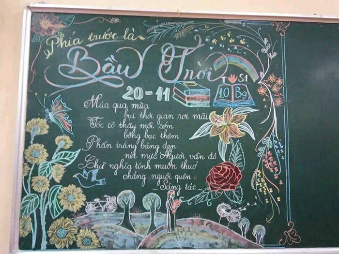 "Đẹp thật, vẽ trên giấy đã khó rồi mà vẽ được mềm mại, cân xứng như thế này bằng phấn trên bảng còn khó hơn. Nhưng để lâu quá sợ phấn bị bay, mất hết nét vẽ" - Facebooker có tên Quang Anh bình luận.
