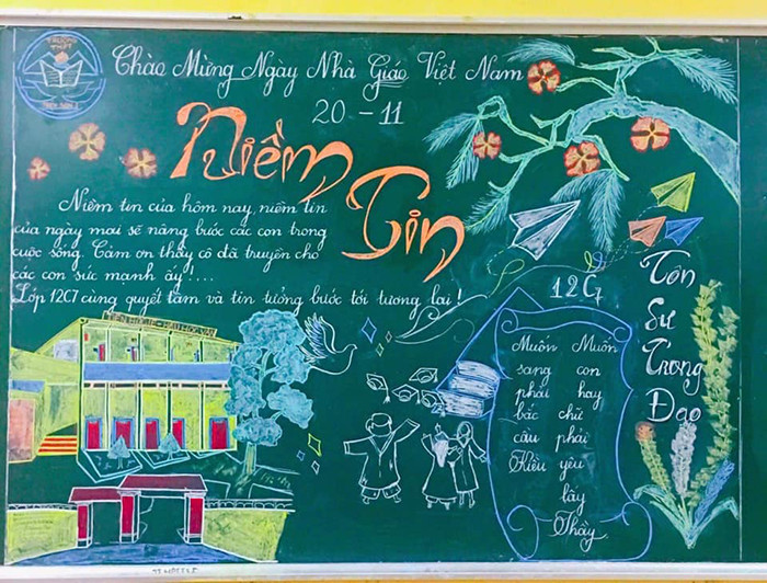 Thay vì thực hiện trên giấy trắng, cắt dán, tô vẽ rất mất thời gian thì việc thực hiện báo tường trên bảng của các học sinh trường THPT Triệu Sơn 1 (Thanh Hoá) tiết kiệm hơn rất nhiều.