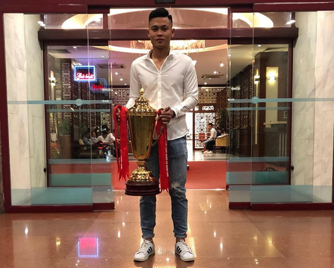 Năm nay, chàng cầu thủ của Viettel khoác áo U23 Việt Nam và nằm trong số 30 cầu thủ được HLV Park Hang-seo triệu tập trong đợt tập trung dài hạn tới.