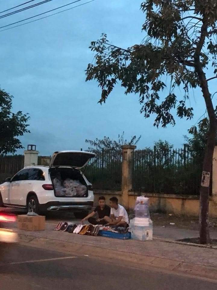 Mercedes GLC giá hơn 2 tỷ đồng thì cũng chỉ để chở giày đi bán vỉa hè thôi...