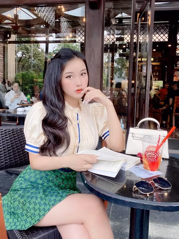 Nét đẹp nhẹ nhàng, nữ tính của cô nàng khiến nhiều người yêu mến.