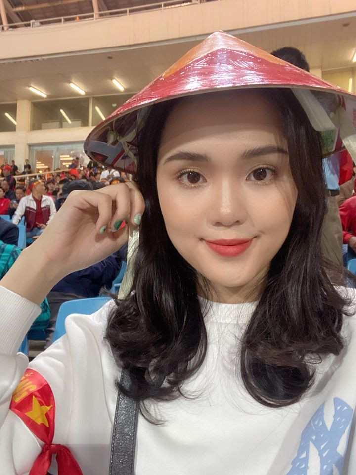 Quỳnh Anh và Duy Mạnh có tình yêu đẹp khiến ai nấy đều phải ngưỡng mộ. Cặp đôi quen nhau vào năm 2015 và chính thức hẹn hò sau 1 năm tìm hiểu. Cầu thủ khoác áo CLB Hà Nội được mệnh danh là "bạn trai quốc dân" khi hết mực cưng chiều bạn gái.