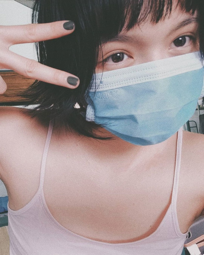 Mẫu ảnh Hải Tú tại Sài Gòn mới đây cũng gia nhập dàn hot girl vào khu cách ly sau khi trở về từ Đức. Có lẽ đối với Tú, 24 tiếng mỗi ngày không có gì buồn chán khi có những người bạn cùng cách ly, sự phục vụ, hỗ trợ nhiệt tình từ phía các cán bộ.