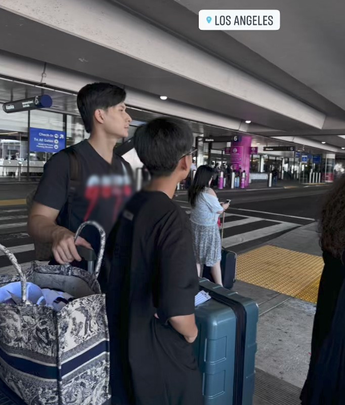 Trước đó, Lệ Quyên cũng đã chia sẻ hình ảnh đưa quý tử Kỳ Anh đi du lịch vòng quanh thế giới, điểm đến đầu tiên là Los Angeles (Mỹ), đồng hành cùng 2 mẹ con nữ ca sĩ còn có Lâm Bảo Châu.