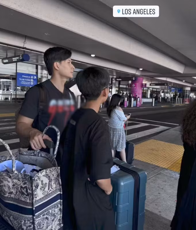 Trước đó, Lệ Quyên cũng đã chia sẻ hình ảnh đưa quý tử Kỳ Anh đi du lịch vòng quanh thế giới, điểm đến đầu tiên là Los Angeles (Mỹ), đồng hành cùng 2 mẹ con nữ ca sĩ còn có Lâm Bảo Châu.