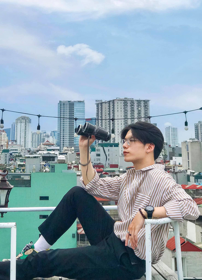 Hiện tại, chàng hot boy trường Kinh tế Quốc dân tiếp tục kì quân sự tại Bắc Ninh.