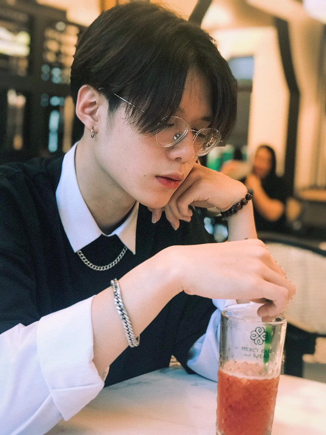 Hiện tại, cơn sốt mạng mang tên “chàng trai quân sự” vẫn chưa có dấu hiệu hạ nhiệt trong cộng đồng. Mời quý độc giả đón xem thêm video Gặp nam sinh thủ khoa 3 khối của Ninh Bình - Nguồn: KÊNH VTC1