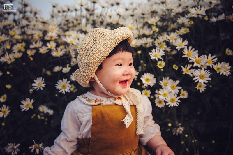 Bộ ảnh của Mít thu hút được sự quan tâm của rất nhiều người. Có người còn xin phép cho lưu ảnh cô bé xinh xắn này về máy để thỉnh thoảng lôi ra ngắm. Nhiều ông bố, bà mẹ sau khi xem cho biết sẽ sớm cho bé cưng của gia đình đi thực hiện một bộ ảnh như bé mít.