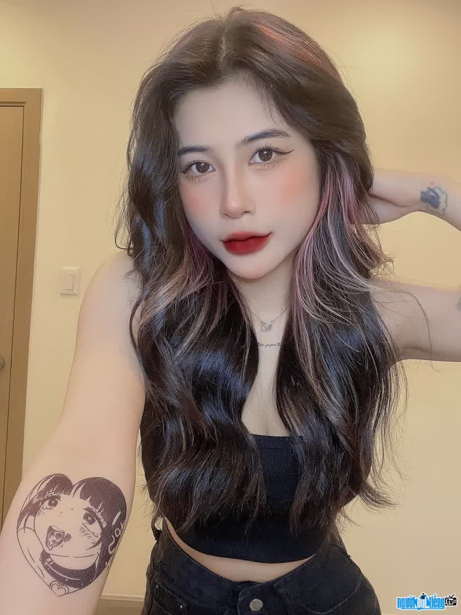 Hiện tại cô nàng đã có độ nổi tiếng nhất định, Tiktok sở hữu hàng triệu lượt thích và trang cá nhân Instagram có hơn 132.000 người theo dõi.