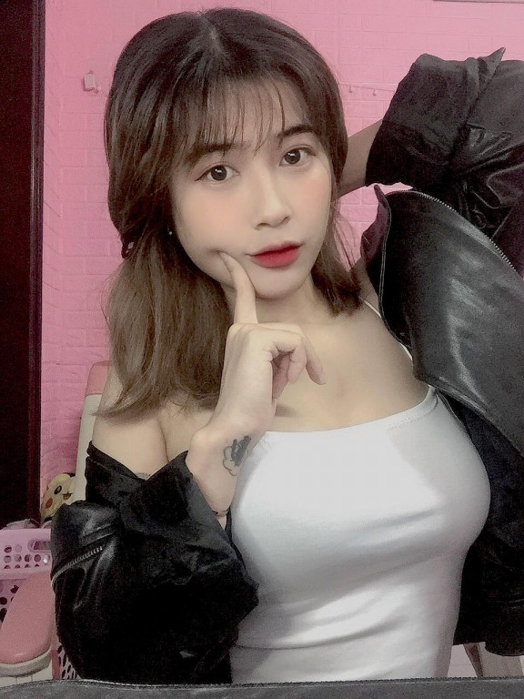 Những hình ảnh ngày trước khi cô nàng mới bắt đầu bước vào công việc stream.