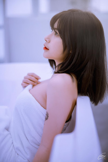 Diễm Quỳnh sở hữu một gương mặt xinh đẹp với sống mũi cao, đôi mắt to tròn cùng miệng cười vô cùng duyên dáng. Không những thế Diễm Quỳnh còn có một thân hình cân đối với số đo 3 vòng nóng bỏng.