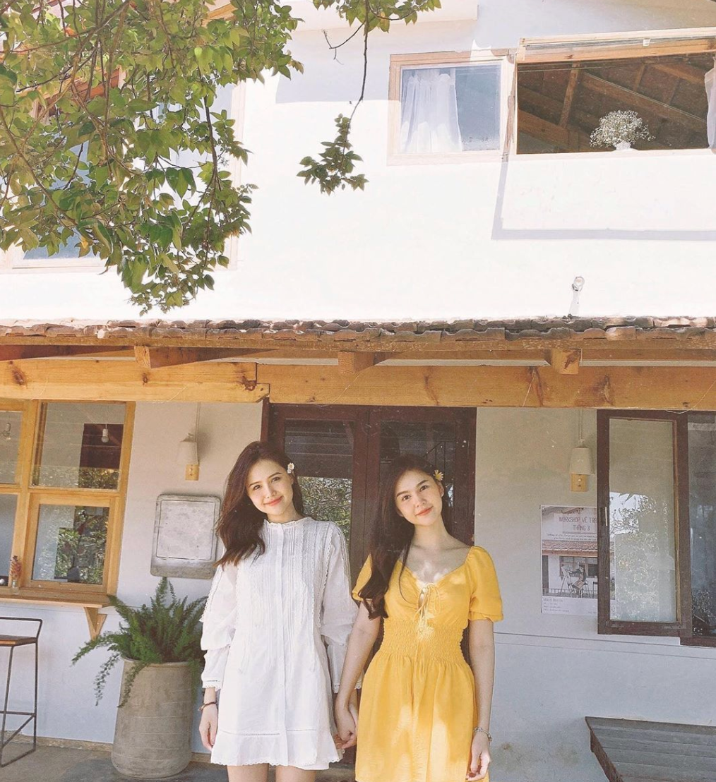 Tình bạn của Thu Hoài và Phanh Lee cũng nhận được sự quan tâm của cộng đồng mạng. Hai cô nàng cùng xinh đẹp, tài giỏi và tự tin.