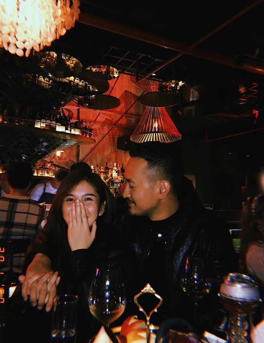 Mặc dù khá buồn và nhớ công việc nhưng nữ MC quê Tuyên Quang cho biết cách ly toàn xã hội là một việc nên làm để đảm bảo an toàn. Hiện tại, mọi chương trình cô nàng tham gia đều đã dừng ghi hình, cửa hàng thời trang riêng cũng đã tạm thời đóng cửa.