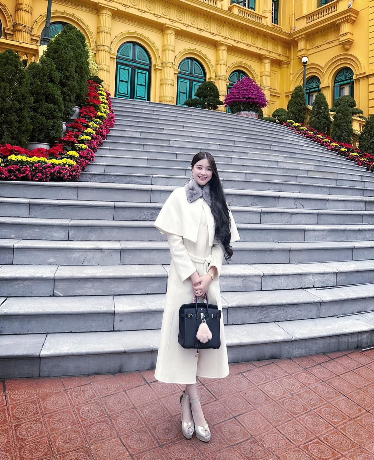 Mỹ Hoa từng theo học ĐH Tài chính Kế toán Hà Nội.