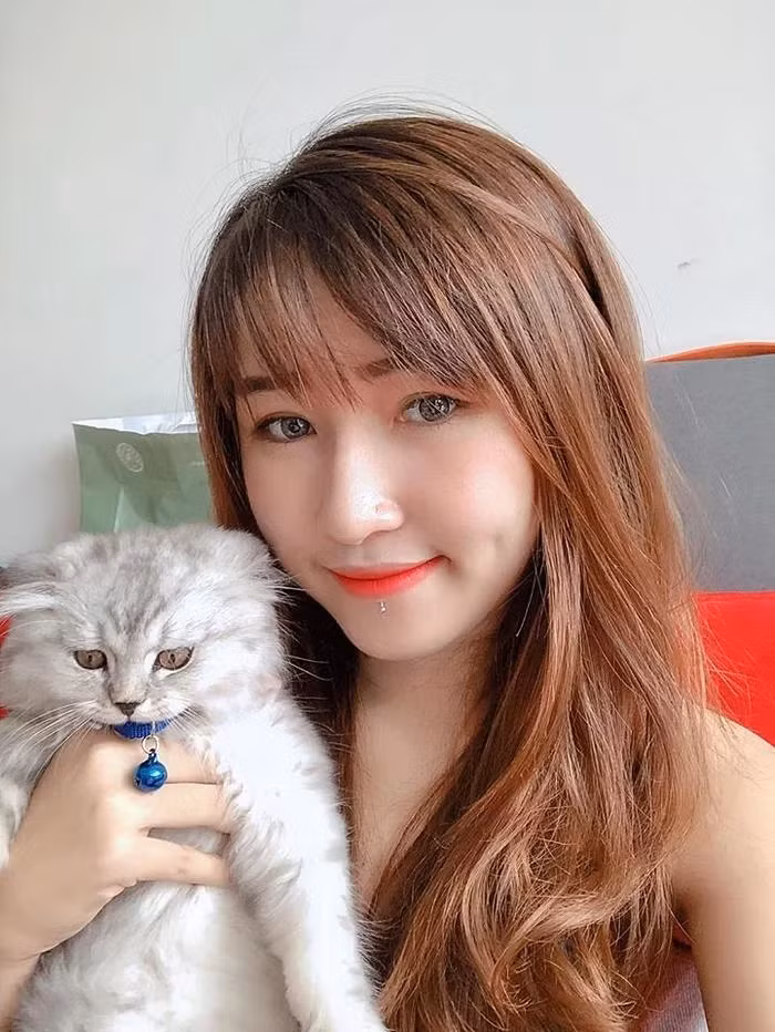 Uyên Pu từng có 2 lần tan vỡ hôn nhân. Nhiều netizen cho rằng đó là lý do khiến cô suy sụp tinh thần, từ bỏ việc chăm chút cho vẻ ngoài như hiện tại