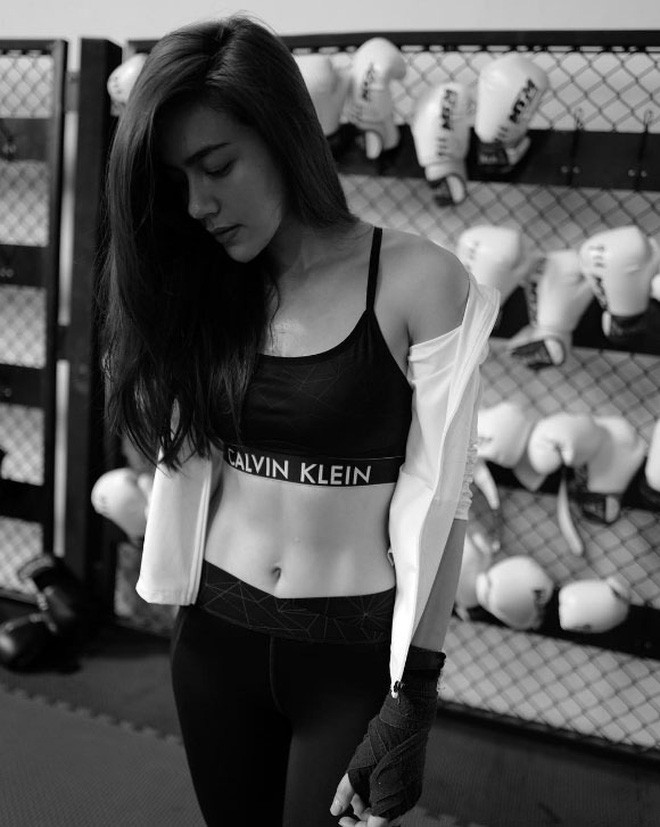 Bên cạnh rau xanh, nên chú ý ăn các loại chất béo tốt sẽ không tăng cân. Bữa ăn của nữ diễn viên sinh năm 1992 luôn luôn có các thực phẩm cung cấp chất béo tốt như quả bơ, cá hồi, dầu ô liu,...