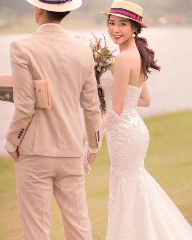 Sau 5 tháng chính thức hẹn hò, Phan Văn Đức và hot girl Nhật Linh chính thức làm đám hỏi vào ngày 21/12 tại quê nhà Nghệ An. Đám hỏi của cả hai được tổ chức khá kín tiếng, không chia sẻ nhiều trên mạng xã hội.