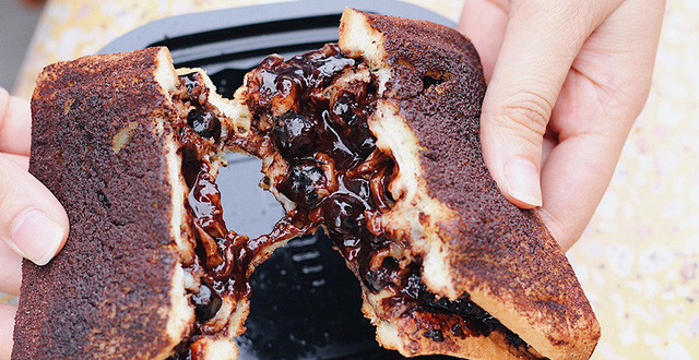 Mì mì trân châu đường đen cũng là món ăn từng được nhiều bạn trẻ săn lùng tuy nhiên món bánh này không tồn tại được lâu do có hương vị không mấy đặc sắc.