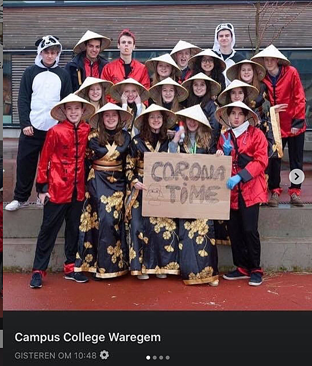 Cầm biển ám chỉ dịch Covid-19 ở châu Á, học sinh Bỉ bị chỉ trích nặng nề Cam bien am chi dich Covid-19 o chau A, hoc sinh Bi bi chi trich nang ne