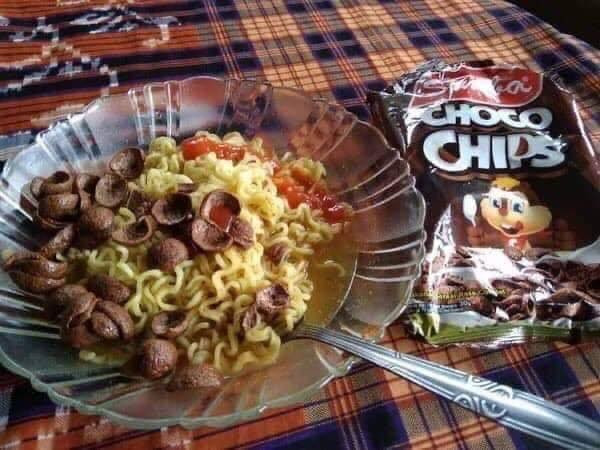 Món ăn này đúng kiểu đổ tất cả nguyên liệu vào trộn lẫn là xong cho nhanh và gọn.