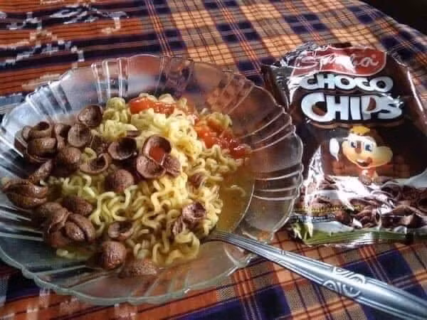 Món ăn này đúng kiểu đổ tất cả nguyên liệu vào trộn lẫn là xong cho nhanh và gọn.