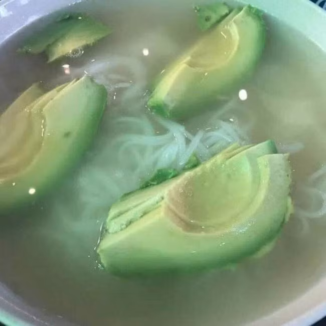 Phở ngày nay phải thay thịt bò bằng vài lát bơ thì sẽ ngon hơn?