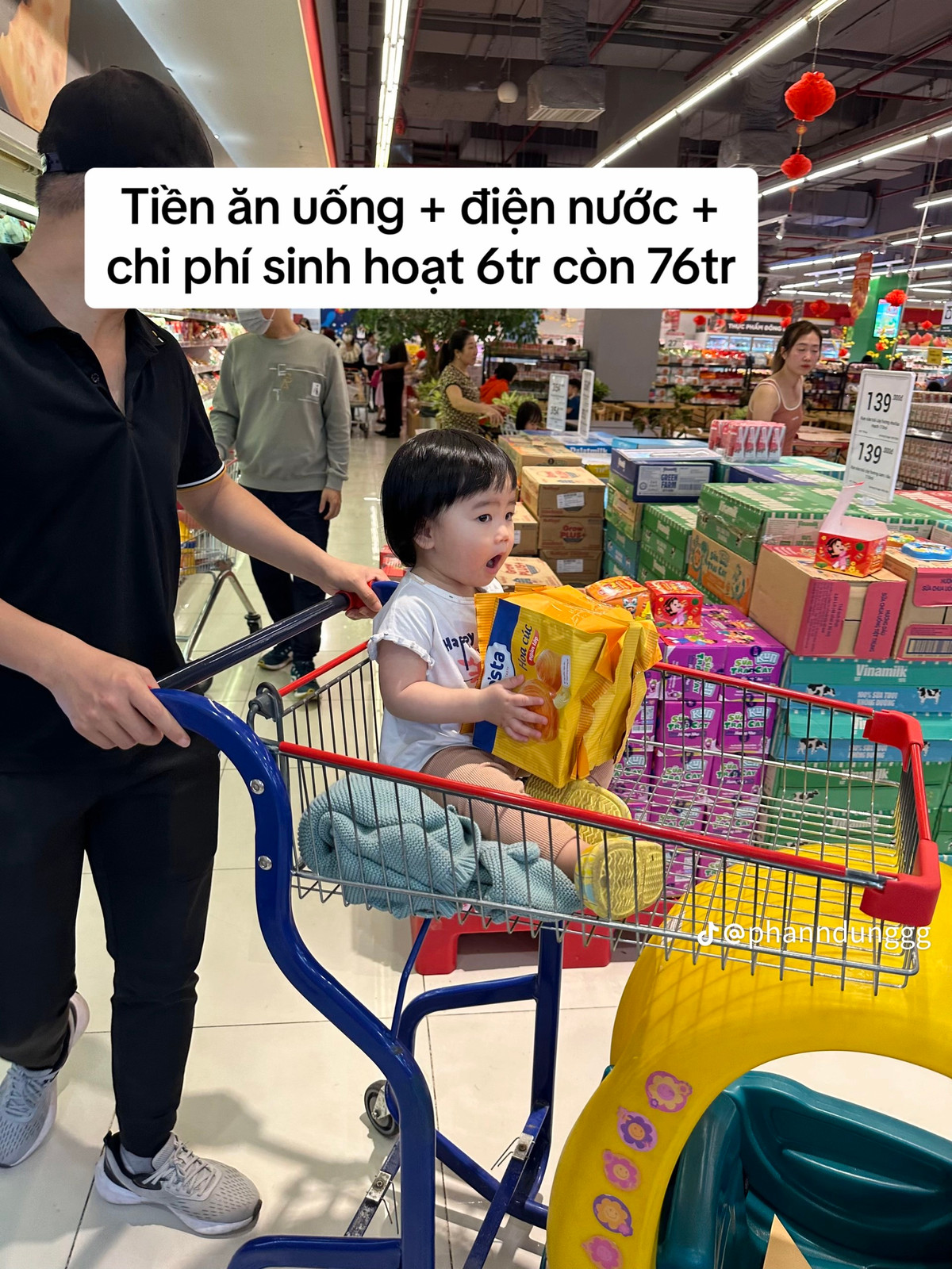 Tiền ăn, uống, điện nước và phí sinh hoạt 6 triệu.