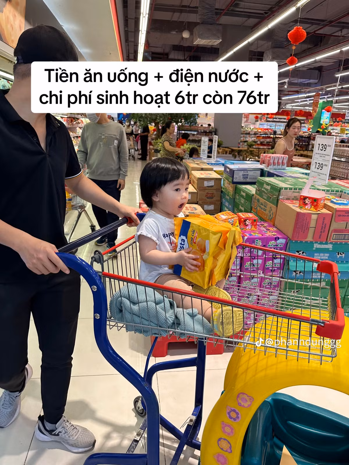 Tiền ăn, uống, điện nước và phí sinh hoạt 6 triệu.