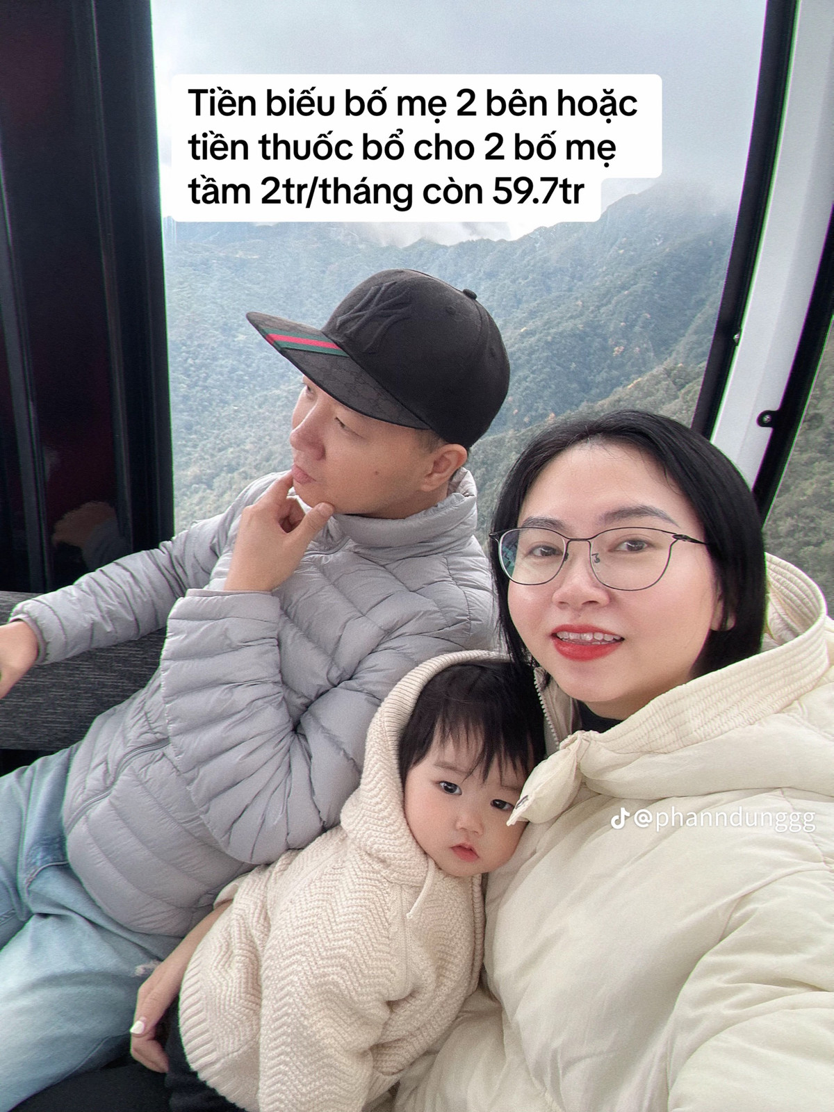 2 vợ chồng dành cho bố mẹ 2 bên 2 triệu mỗi tháng.