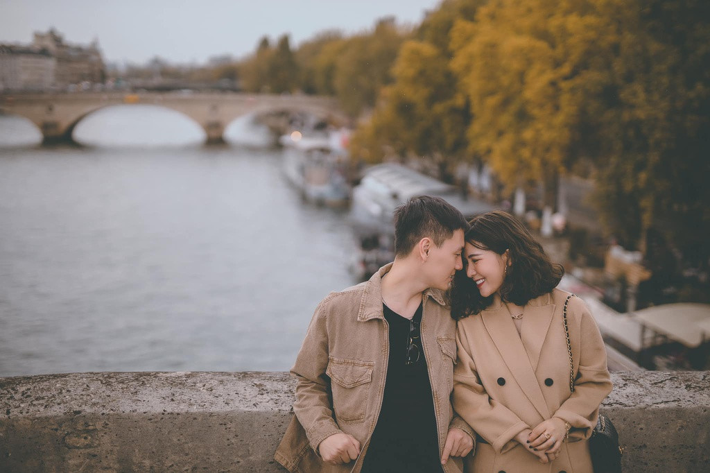 Cũng là một hot family, chung hội chơi với Tùng Sơn và Trang Lou, Kiên Hoàng và Heo Mi Nhon cũng không phải chịu cảnh "sống chung với mẹ chồng". Công việc kinh doanh thuận lợi nên cả hai sớm đã sắm nhà riêng.
