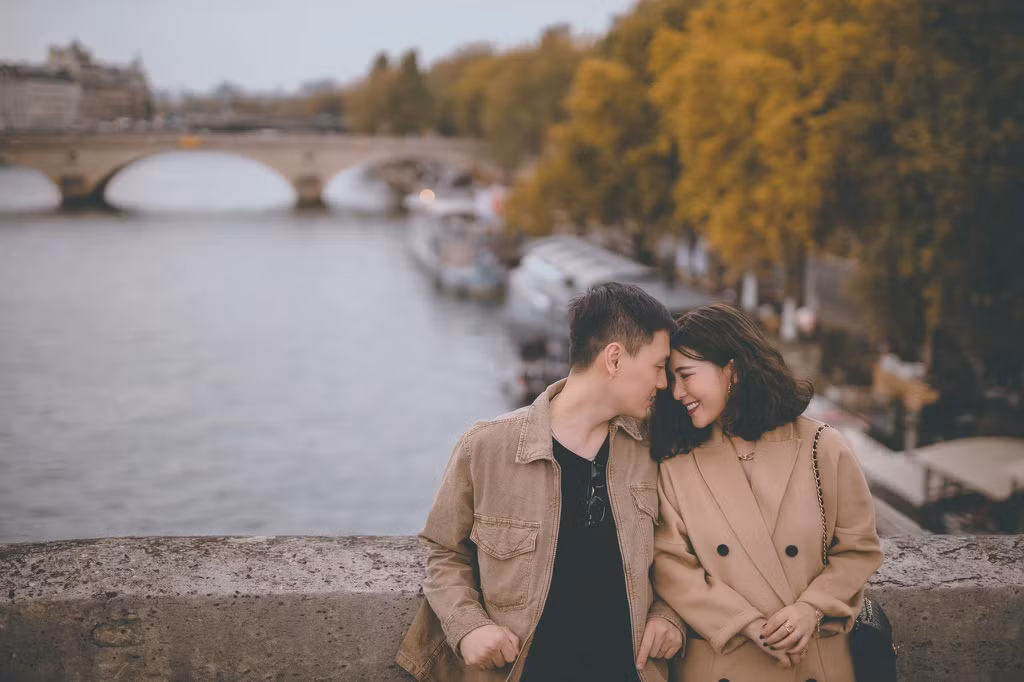 Cũng là một hot family, chung hội chơi với Tùng Sơn và Trang Lou, Kiên Hoàng và Heo Mi Nhon cũng không phải chịu cảnh "sống chung với mẹ chồng". Công việc kinh doanh thuận lợi nên cả hai sớm đã sắm nhà riêng.