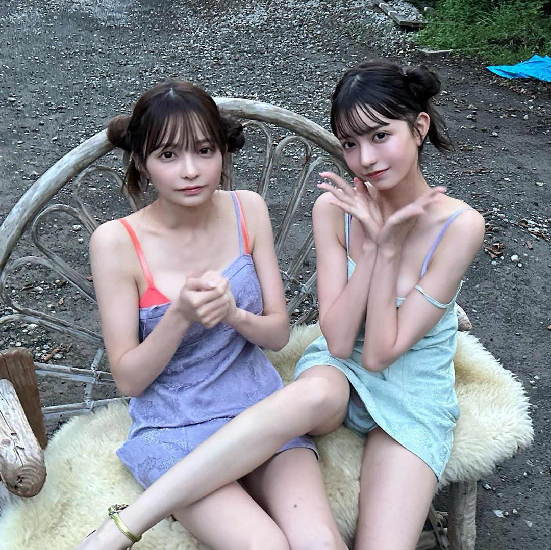 Cặp đôi thường thực hiện những bộ ảnh đôi cùng nhau, họ cũng từng phát hành bộ sách ảnh để tăng độ nhận diện và nổi tiếng.