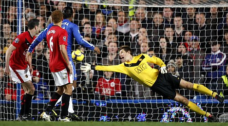 Ở Ajax ngày ấy, anh có đủ danh hiệu danh giá ở đấu trường châu Âu từ chức vô địch UEFA Cup 1992 đến Champions League 1995. Thủ thành đã giải nghệ này cũng có hơn 200 lần khoác áo đội bóng của mình.