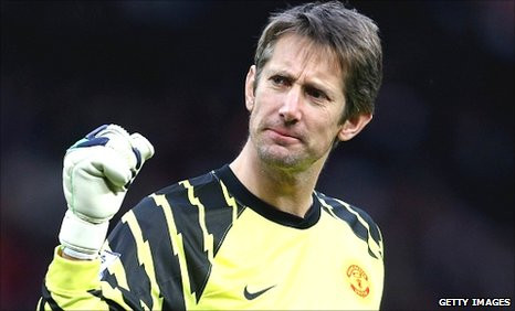 Giống như Pirlo, sự nghiệp của Edwin Van Der Sar bừng sáng rất sớm. 20 tuổi anh là lựa chọn số 1 trong khung gỗ Ajax, đội quân hùng mạnh khi ấy với những Kluivert, Seedorf, Edgar Davids, anh em nhà Boer lừng danh.