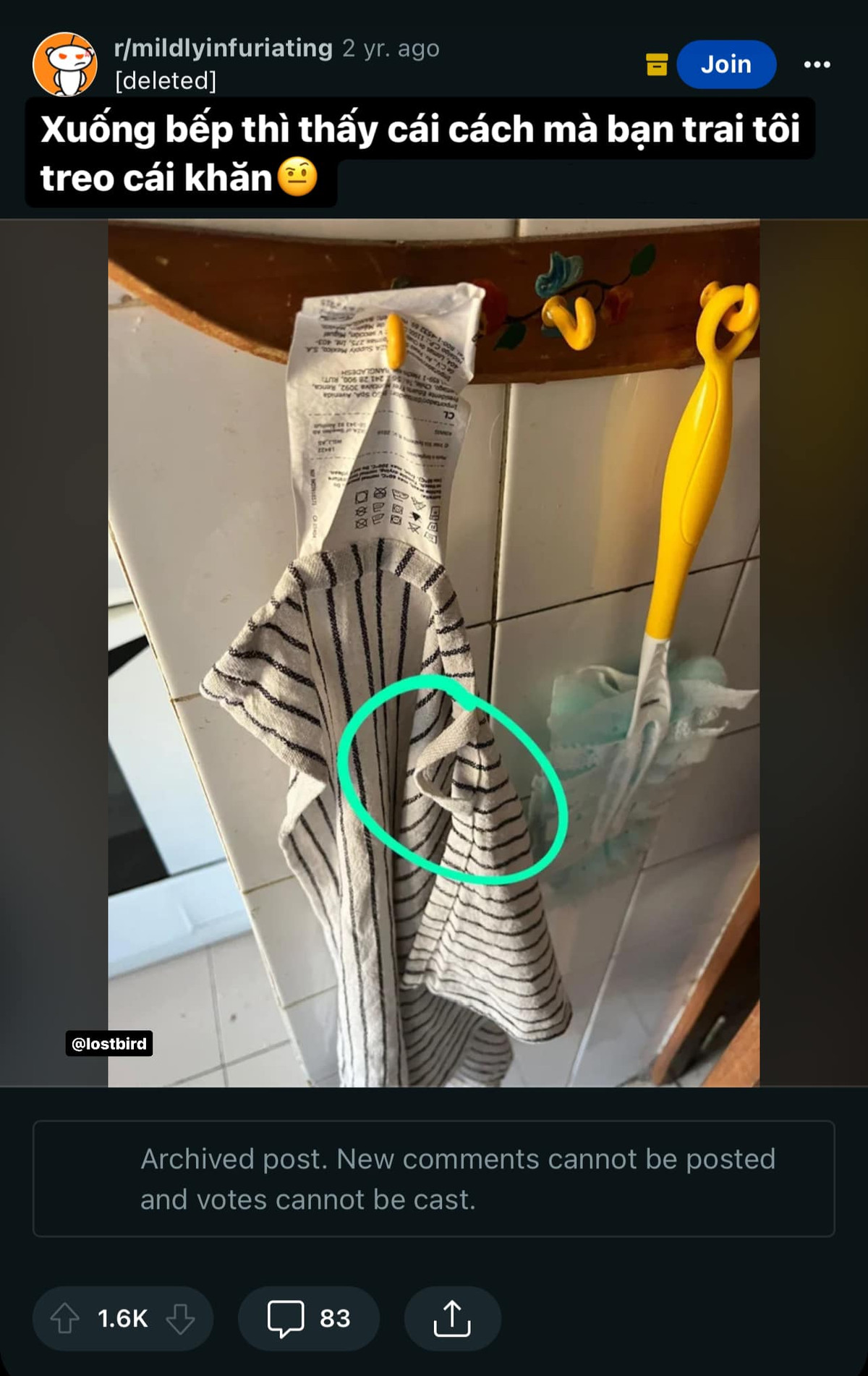 Không hiểu tâm trạng của cô bạn gái lúc nhìn thấy cách cái khăn tay được treo như thế nào nữa...