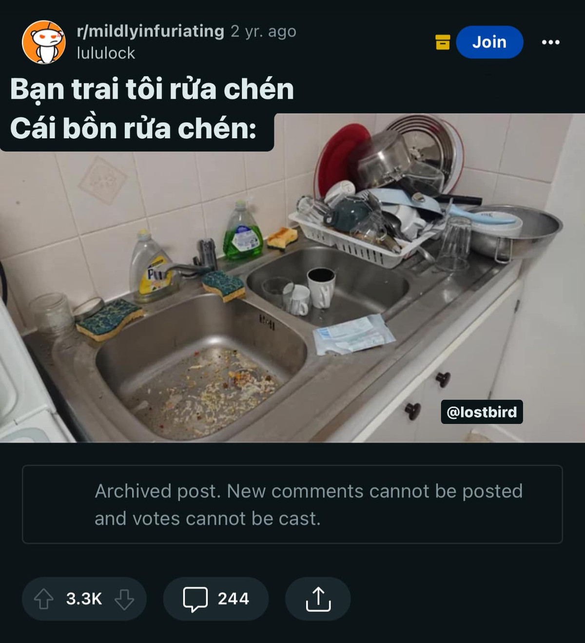 Rứa chén để dọn dẹp cho sạch sẽ, thế nhưng ngời bạn trai này rửa xong thì bồn rửa chén biến thành "bãi chiến trường".