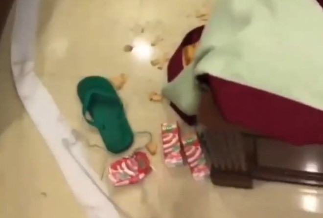 Tài khoản này còn tỏ ra hậm hực khi hỏi giá phòng một kiểu, nhận phòng lại một giá khác và mong dân mạng có cái nhìn đa chiều hơn.