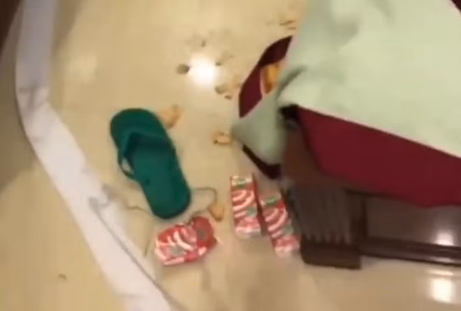 Tài khoản này còn tỏ ra hậm hực khi hỏi giá phòng một kiểu, nhận phòng lại một giá khác và mong dân mạng có cái nhìn đa chiều hơn.