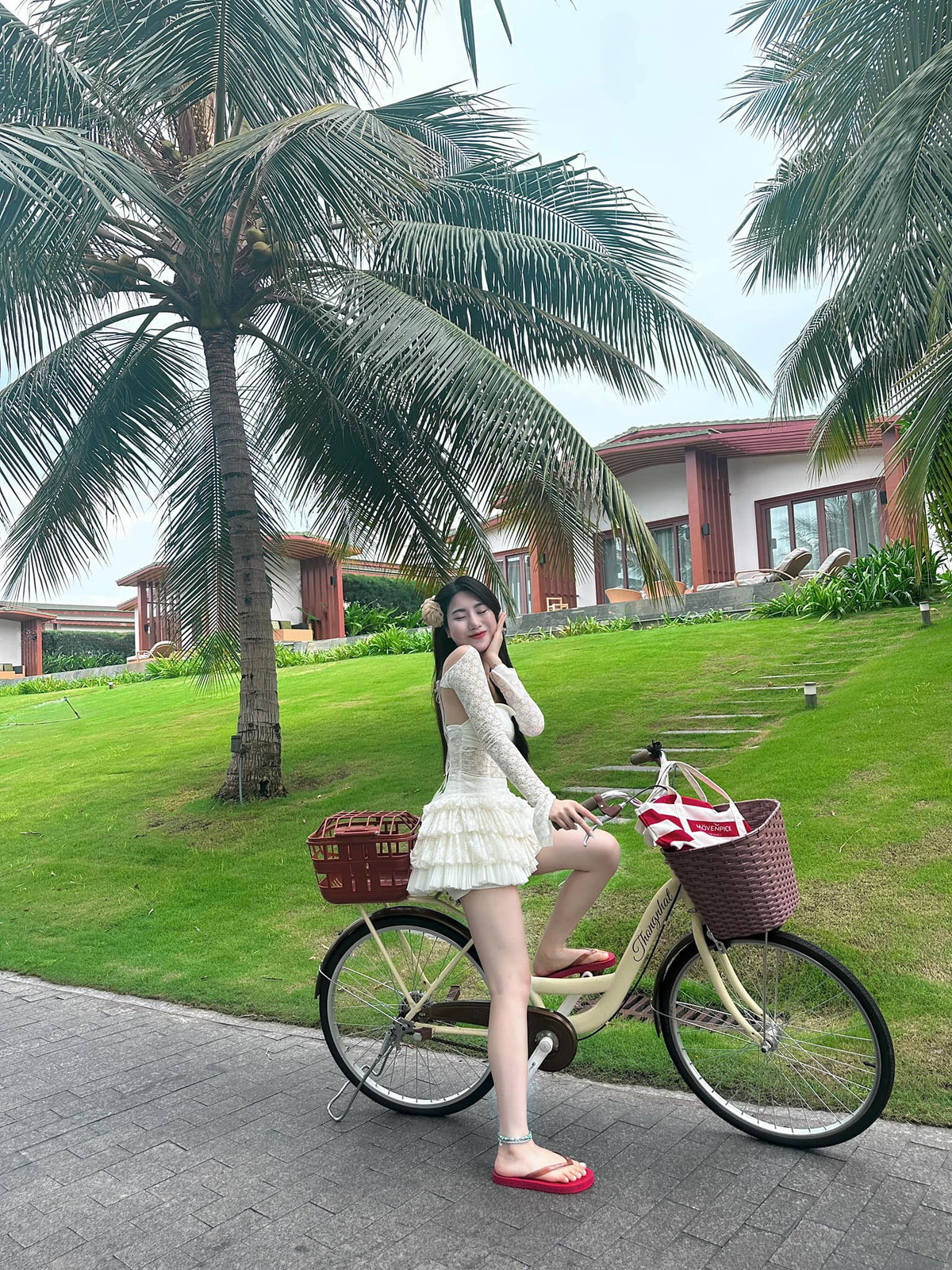 Với fan bóng đá Việt Nam, Nguyễn Nụ không phải cái tên xa lạ. Cô gái sinh năm 1997 là em ruột của tiền đạo đội tuyển Việt Nam Nguyễn Văn Toàn