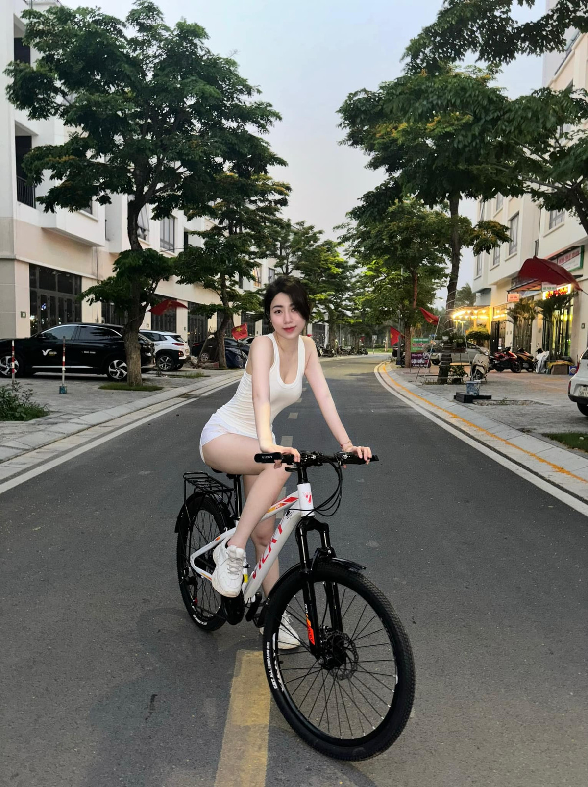 Nguyễn Nụ thường xuyên diện những phong cách bó sát khoe đường cong cơ thể quyến rũ