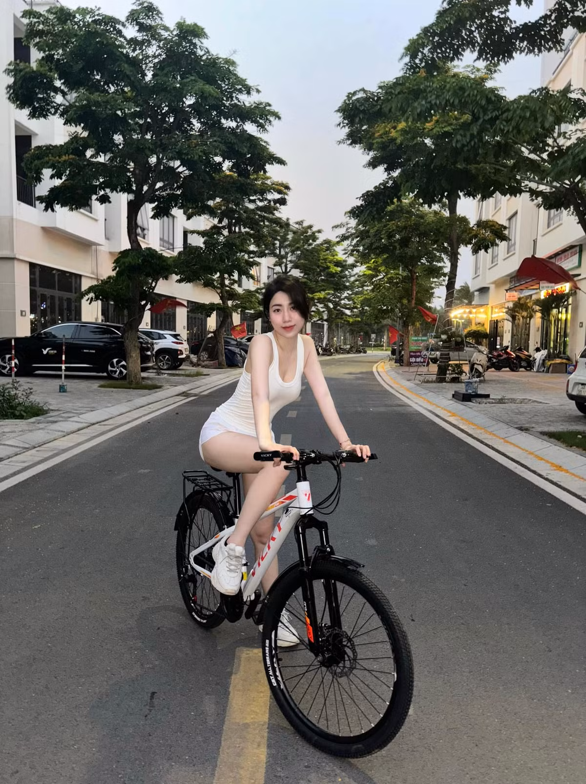 Nguyễn Nụ thường xuyên diện những phong cách bó sát khoe đường cong cơ thể quyến rũ