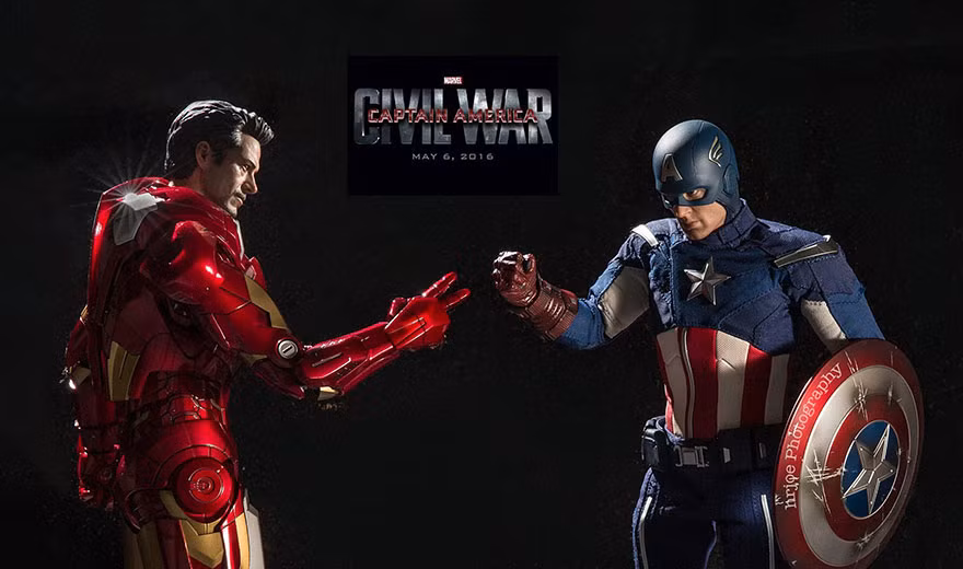 Iron Men và Captain American chơi oẳn tù tì một trò chơi gắn liền với tuổi thơ của những đứa trẻ ở Việt Nam.