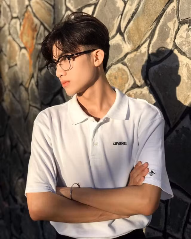 Từ khi nổi tiếng, số lượng người theo dõi anh chàng trên trang cá nhân cũng tăng chóng mặt, hiện đã lên đến con số hơn 9.000 lượt.