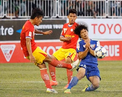  Do phương tiện truyền hình ở VN thiếu thốn nên không cận cảnh được các hành vi trên sân của cầu thủ, dẫn đến việc nhiều cầu thủ hay giở trò bẩn này. (Ảnh chỉ mang tính minh họa)