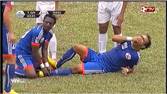 Rất nhiều cầu thủ trình độ chơi bóng hạn chế nhưng lại luyện tập thành thục các đòn đánh kín, đạp nguội ở mức độ tinh vi. Do vậy, nghiệp vụ của các trọng tài khi điều hành trận đấu phải tinh ý, phán đoán được tình huống và có thái độ xử phạt kiên quyết. (Ảnh chỉ mang tính minh họa)